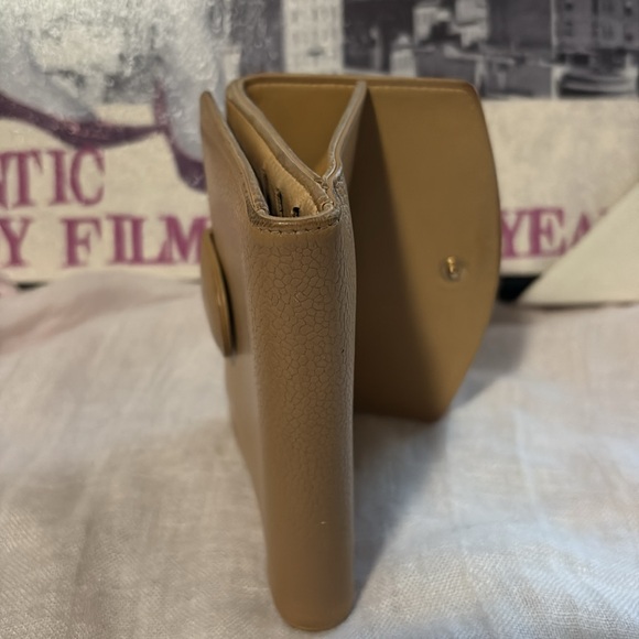 CHANEL CC Logo cream Caviar Skin Bifold Wallet - Picture 5 of 11